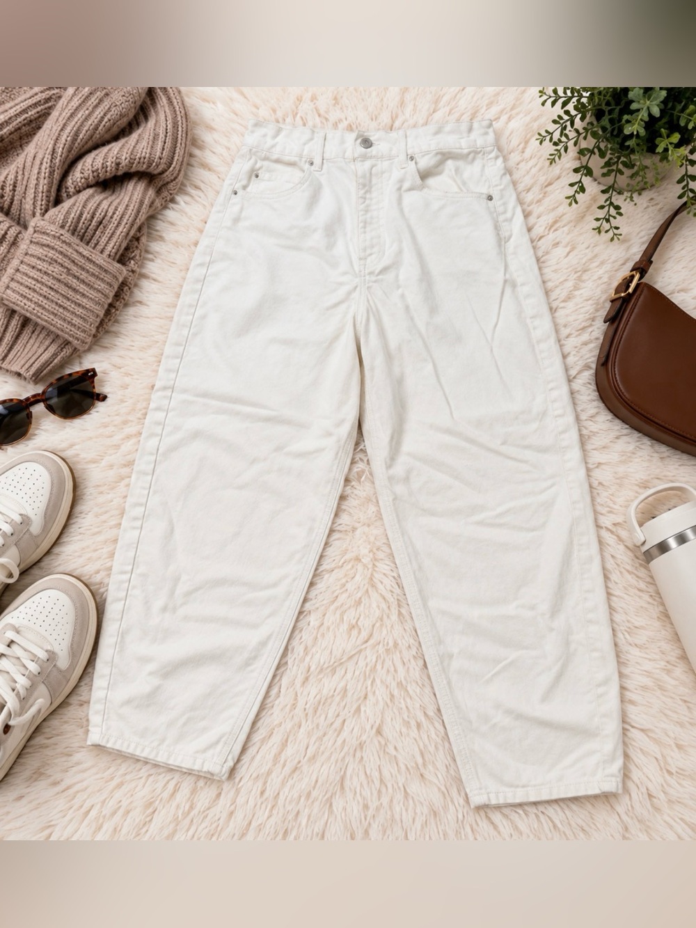 Carson Barrel Jeans In Off White